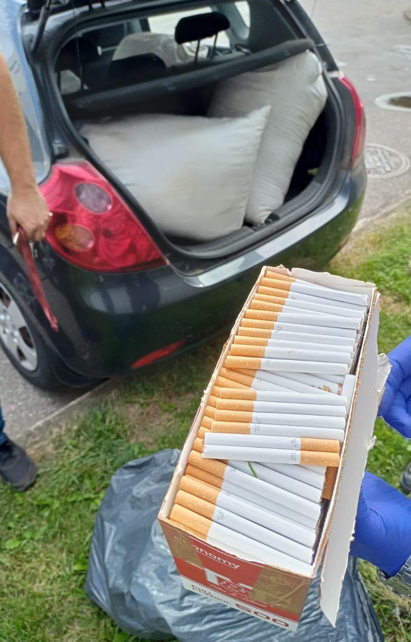 Malbork. Brawurowa akcja kryminalnych – zatrzymali parę przewożącą samochodem 2 kg narkotyków.