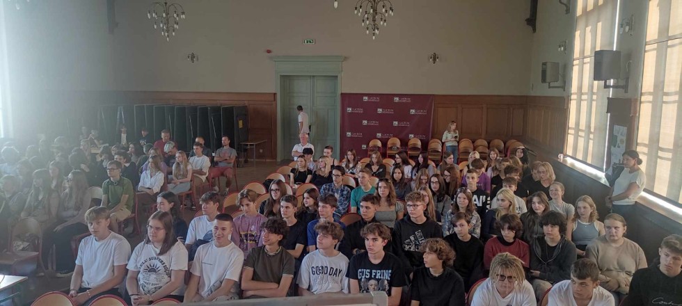 Malbork. Zwolnieni z Teorii w I LO.