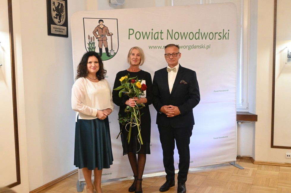Nowy Dwór Gdański. Nagrody Starosty dla pracowników oświaty z okazji Dnia Edukacji Narodowej.
