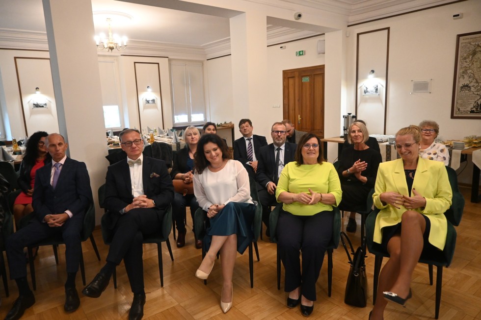 Nowy Dwór Gdański. Nagrody Starosty dla pracowników oświaty z okazji Dnia Edukacji Narodowej.