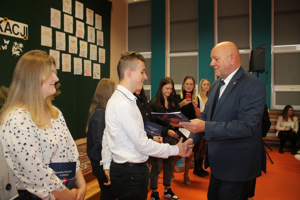 Powiat sztumski. Dzień Edukacji Narodowej i stypendia Starosty.