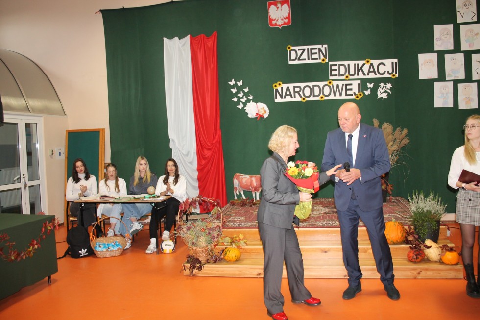Powiat sztumski. Dzień Edukacji Narodowej i stypendia Starosty.