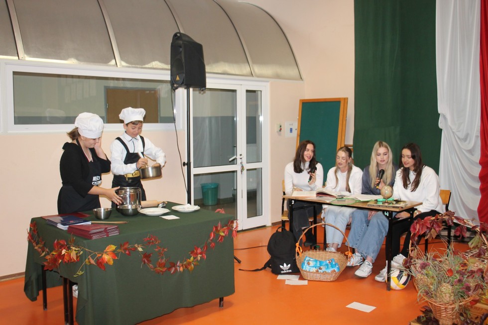 Powiat sztumski. Dzień Edukacji Narodowej i stypendia Starosty.