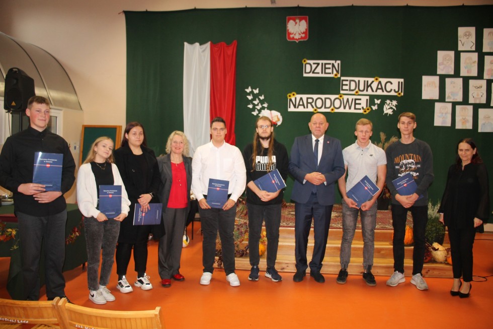 Powiat sztumski. Dzień Edukacji Narodowej i stypendia Starosty.