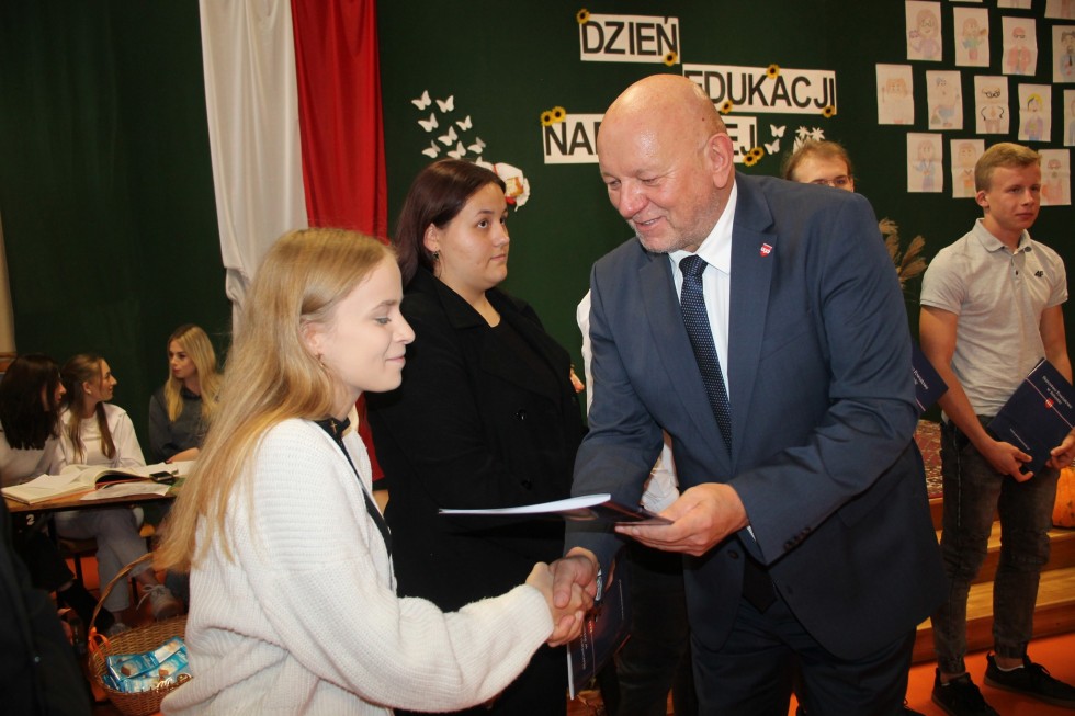 Powiat sztumski. Dzień Edukacji Narodowej i stypendia Starosty.