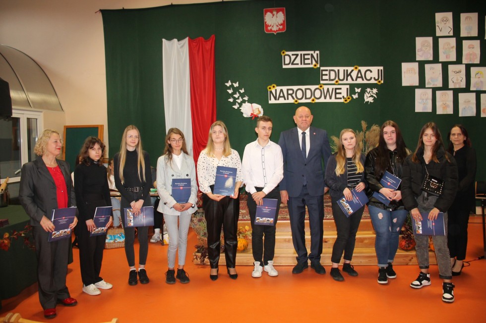 Powiat sztumski. Dzień Edukacji Narodowej i stypendia Starosty.