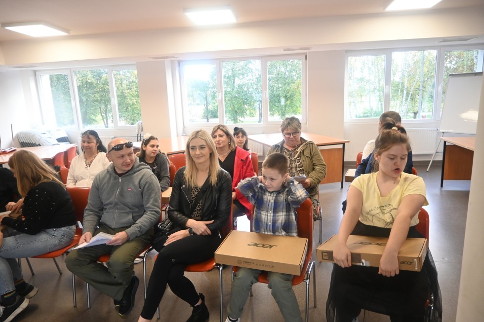 Nowy Dwór Gdański. Laptopy dla uczniów SOSW.