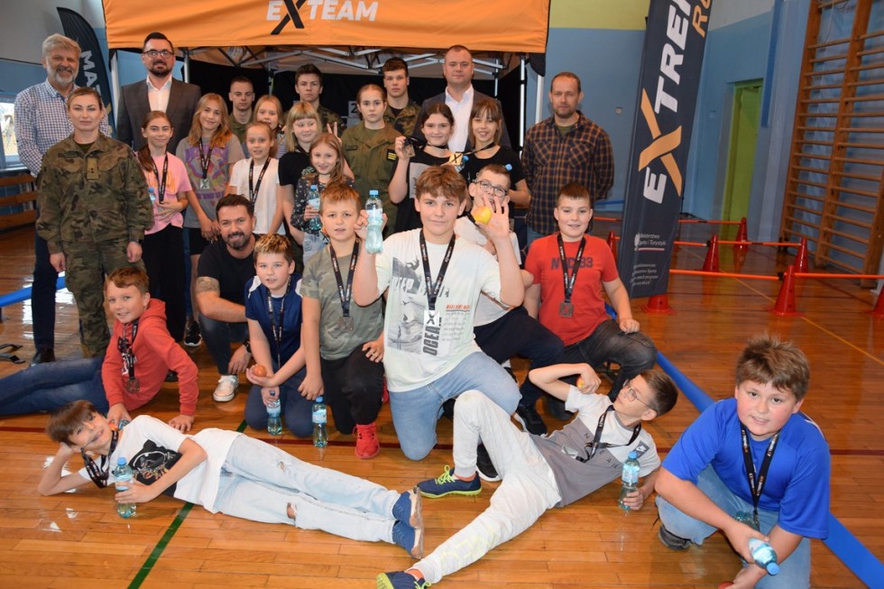 Gmina Miłoradz. Zawody Extreme Laser Run dla uczniów podstawówki.