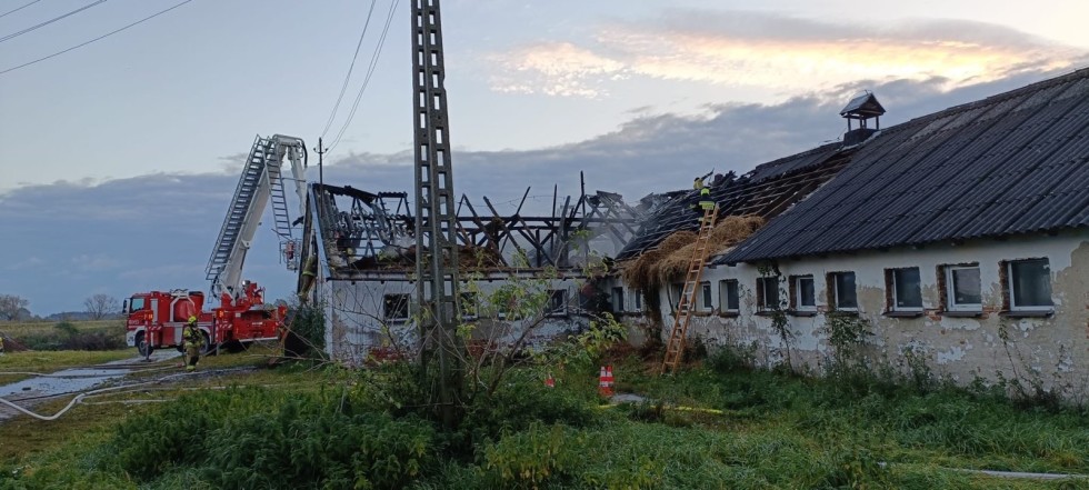 Powiat nowodworski. Nocna akcja gaśnicza - pożar budynku gospodarczego w Chełmku Osadzie.