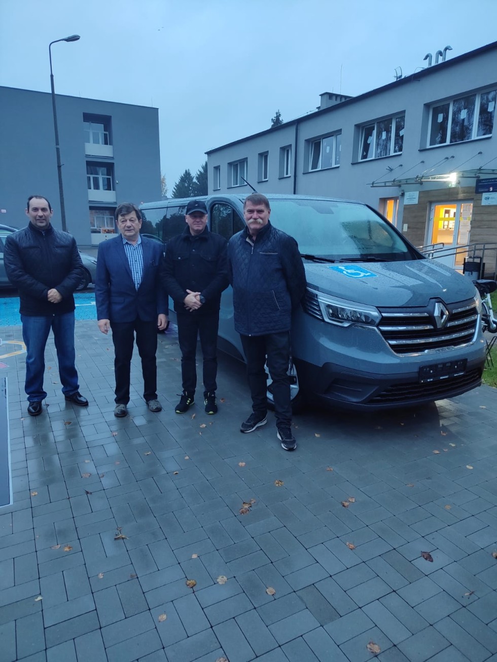 Nowy Dwór Gdański. Nowy nabytek SOSW – kilkuosobowy bus do przewozu niepełnosprawnych osób.