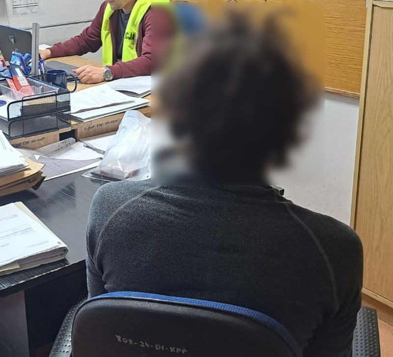 Malbork. Znieważył i groził policjantom podczas interwencji, jednego uderzył puszką – sklepowemu agresorowi grozi do 3 lat więzienia.