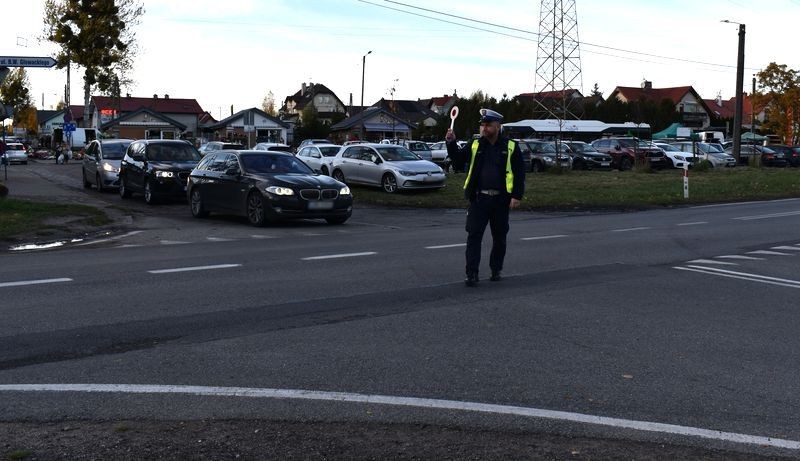 Malbork. Zielone Światło – wspólna akcja policjantów i uczniów.