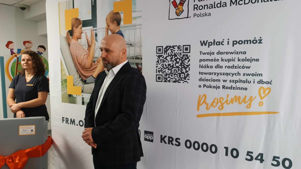 Aby rodzina mogła być razem – Fundacja Ronalda McDonalda przekazała łóżka dla oddziału dziecięcego szpitala w Malborku. [wideo i zdjęcia]
