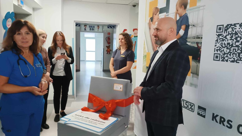 Aby rodzina mogła być razem – Fundacja Ronalda McDonalda przekazała łóżka dla oddziału dziecięcego szpitala w Malborku. [wideo i zdjęcia]