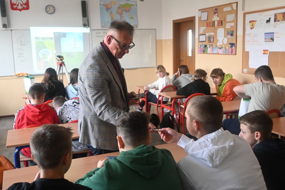 Lekcja geodezji ze Starostą Nowodworskim.