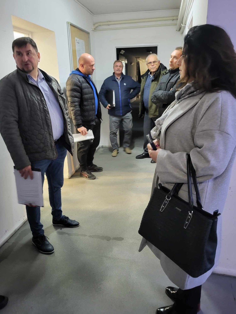 Nowy Dwór Gdański. Trwa remont Powiatowego Urzędu Pracy – komisja sprawdziła postęp prac.