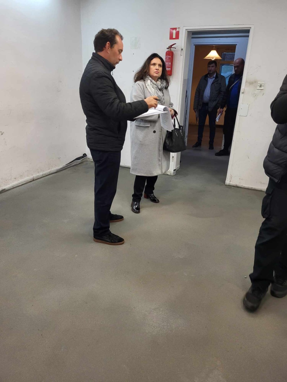 Nowy Dwór Gdański. Trwa remont Powiatowego Urzędu Pracy – komisja sprawdziła postęp prac.