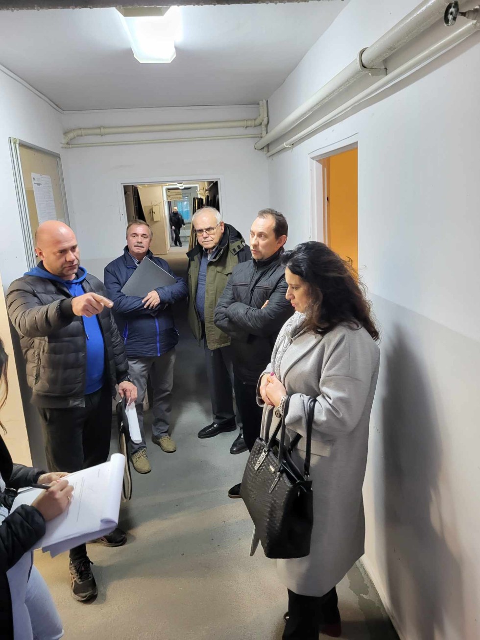 Nowy Dwór Gdański. Trwa remont Powiatowego Urzędu Pracy – komisja sprawdziła postęp prac.