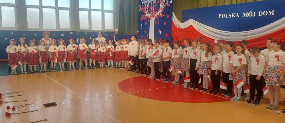 Sztutowo. Polska to mój dom – uroczysty apel w Szkole Podstawowej.