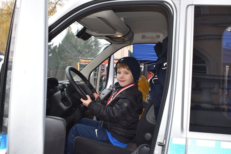 Malbork. Policjanci na Pikniku Niepodległościowym.