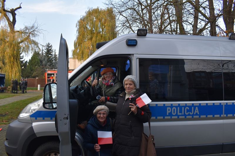 Malbork. Policjanci na Pikniku Niepodległościowym.