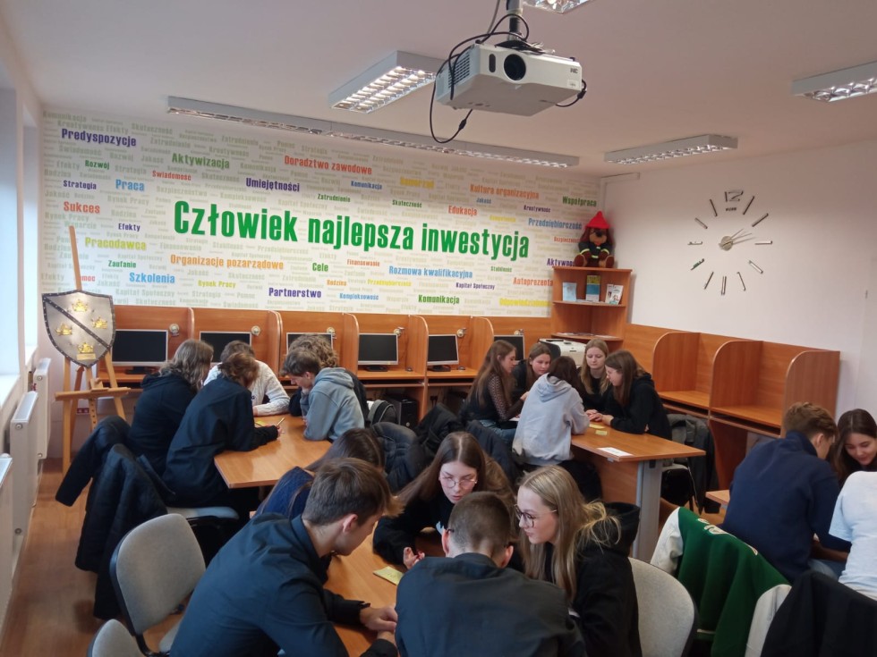 Malbork. Planuję zyskuję – gra edukacyjna dla młodzieży w ramach Tygodnia Przedsiębiorczości w PUP.