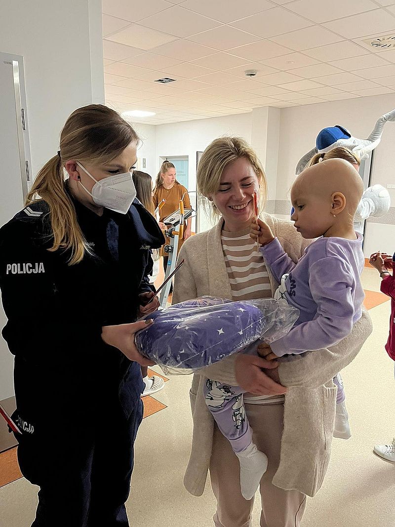 Malborscy policjanci z odwiedzinami w Klinice Pediatrii w Gdańsku.