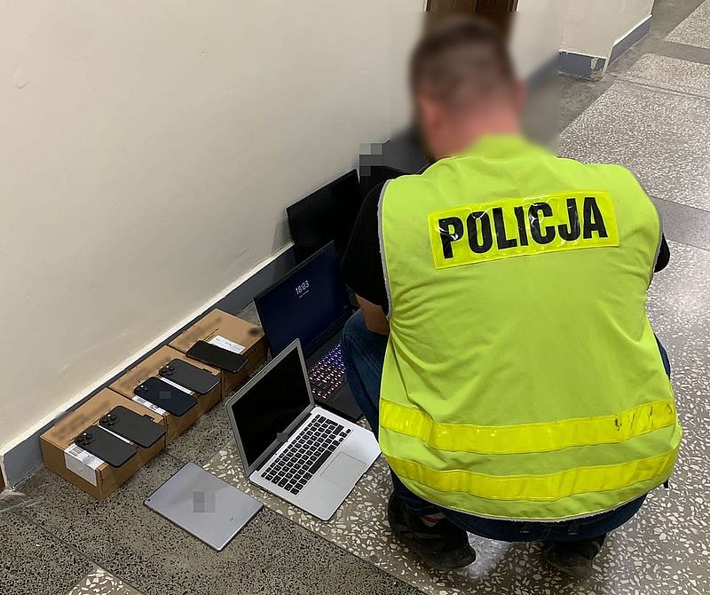 Malbork. Dwaj bracia wyłudzali sprzęt od operatora sieci na dane klientów – pozyskali sprzęt na ponad 74 tys. zł.
