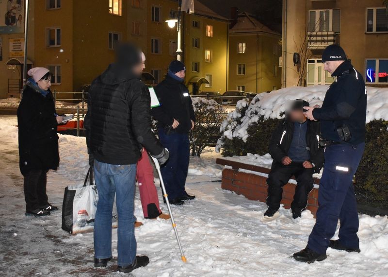 Malbork. Nie bądź obojętny na los bezdomnych – apelują policjanci.