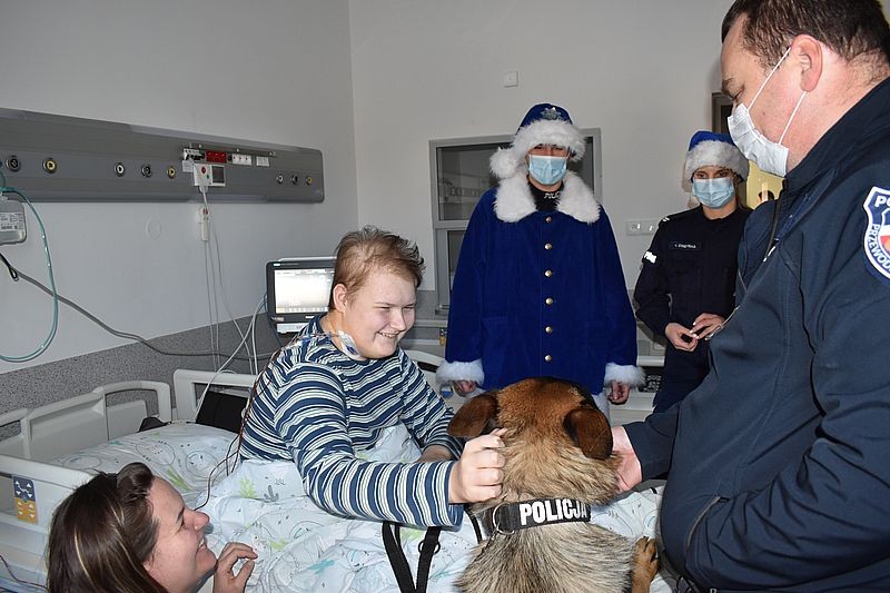 Niebieski Mikołaj z Mentosem odwiedzili dzieci w Klinice Pediatrii w Gdańsku.