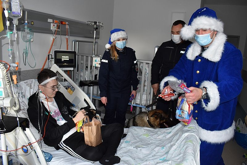 Niebieski Mikołaj z Mentosem odwiedzili dzieci w Klinice Pediatrii w Gdańsku.