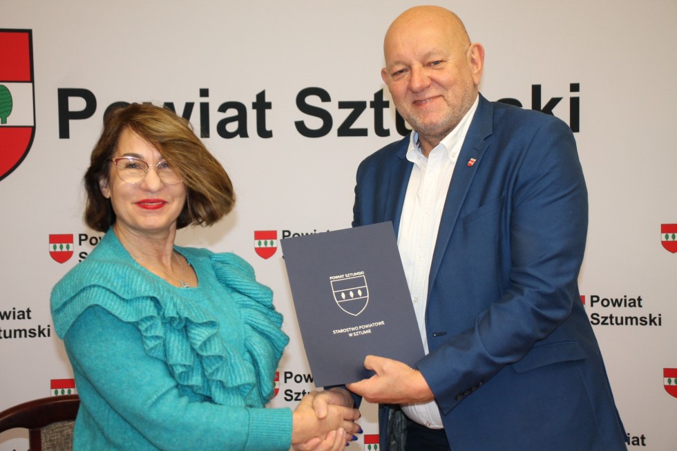 Powiat sztumski. Droga Stalewo – Żuławka Sztumska doczeka się remontu. Podpisano umowę z wykonawcą.