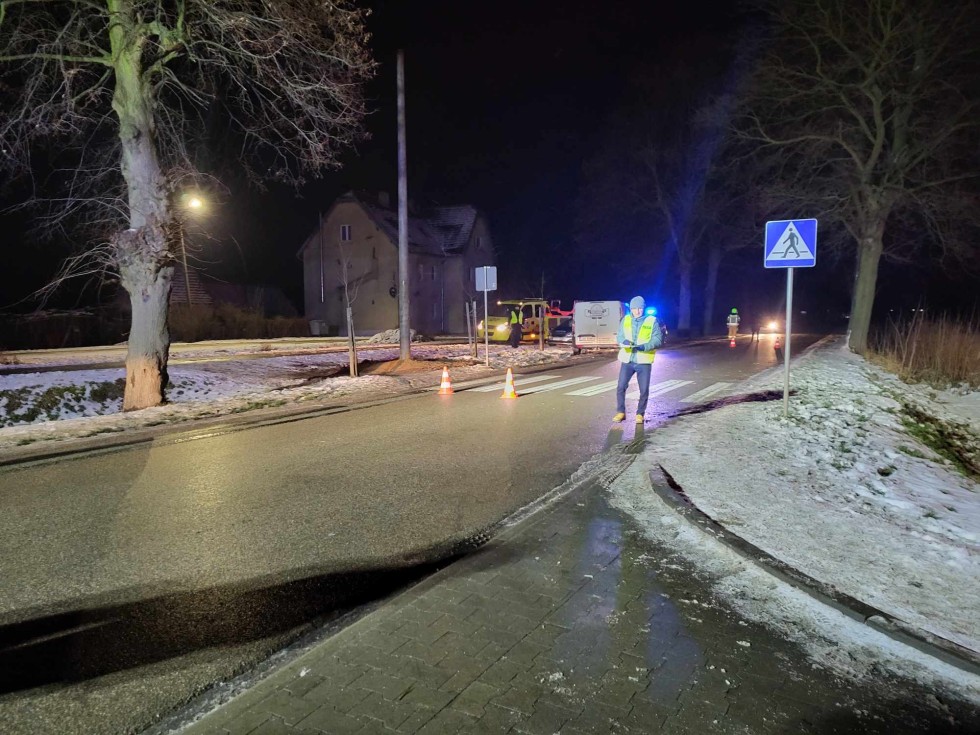 Starsza kobieta potrącona na przejściu dla pieszych w Lichnowach – tygodniowy raport malborskich służb mundurowych.