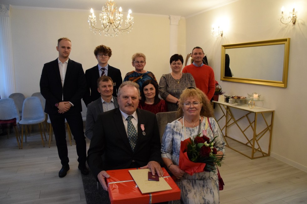 Nowy Dwór Gdański. Państwo Jolanta i Adam Żwirek świętują Złote Gody.