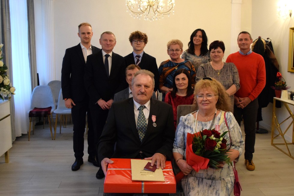 Nowy Dwór Gdański. Państwo Jolanta i Adam Żwirek świętują Złote Gody.