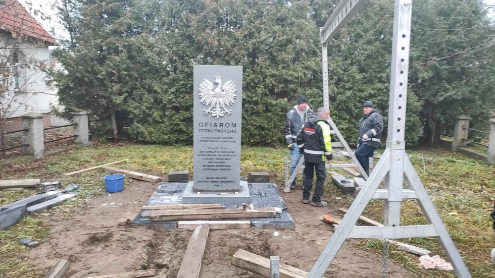 Malbork. Pomnik Ofiar Totalitaryzmu Niemieckiego i Sowieckiego zastąpił zburzony pomnik żołnierzy Armii Radzieckiej. Wideo i zdjęcia