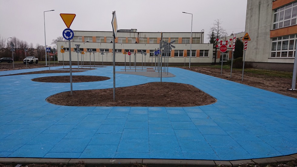 Gmina Sztutowo. Przy Szkole Podstawowej powstało miasteczko ruchu drogowego.