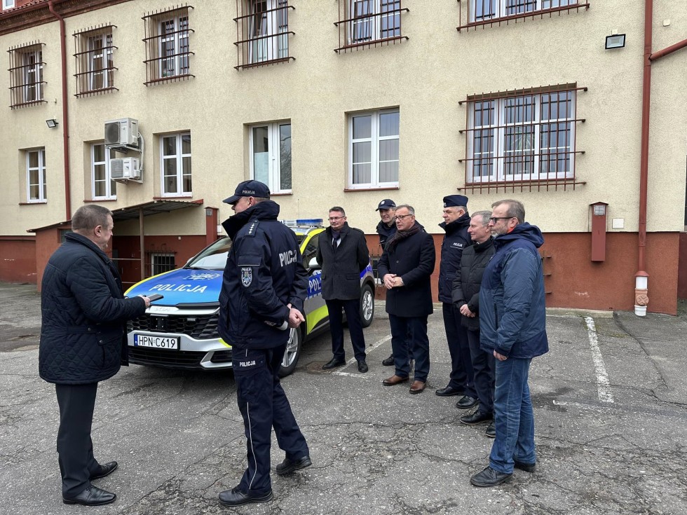 Nowy radiowóz zasilił flotę policjantów z Krynicy Morskiej.