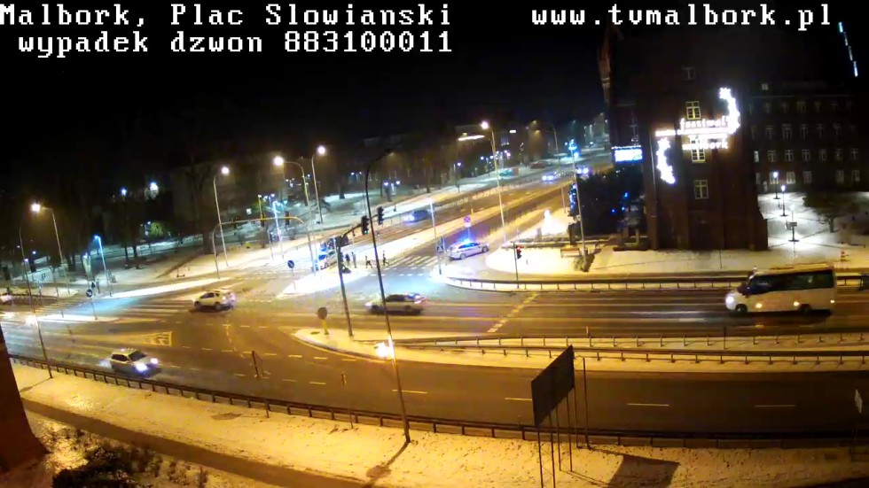 Malbork. O mały włos od tragedii – policjanci pomogli pijanemu i nieprzytomnemu nastolatkowi. Zobacz wideo
