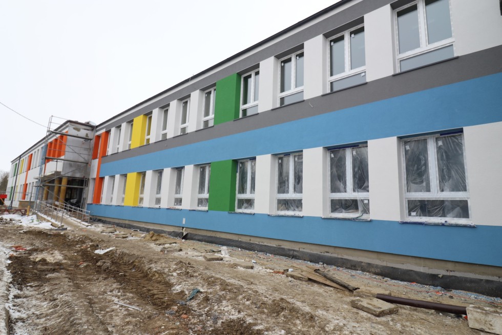 Nowy Staw. Największa inwestycja sportowo-edukacyjna prawie na półmetku.
