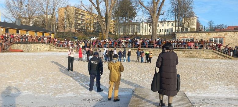 Powiat sztumski. Jak bezpiecznie spędzić ferie zimowe? - spotkanie policjantów z dziećmi.