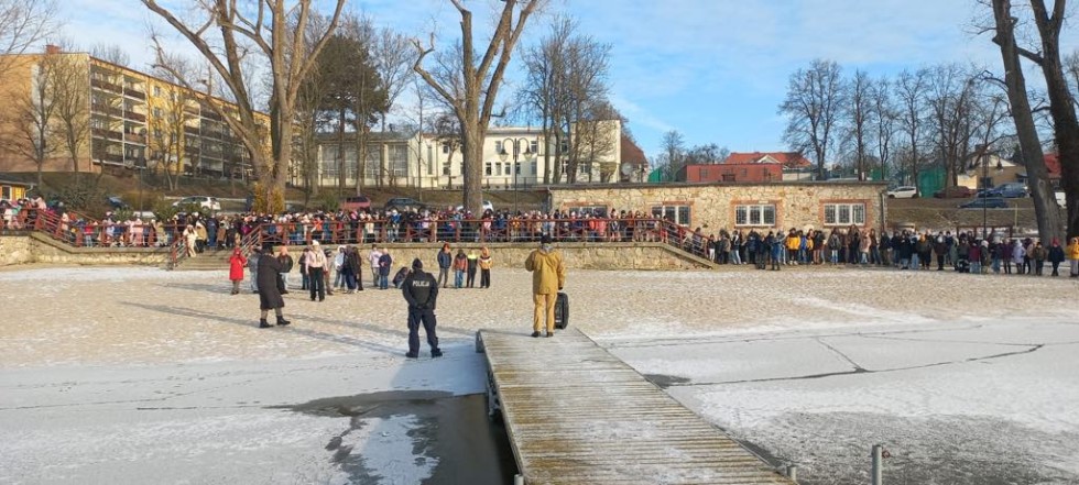 Powiat sztumski. Jak bezpiecznie spędzić ferie zimowe? - spotkanie policjantów z dziećmi.