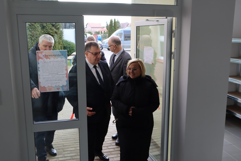 Stare Pole. Szkoła Podstawowa ma nowe wejście.