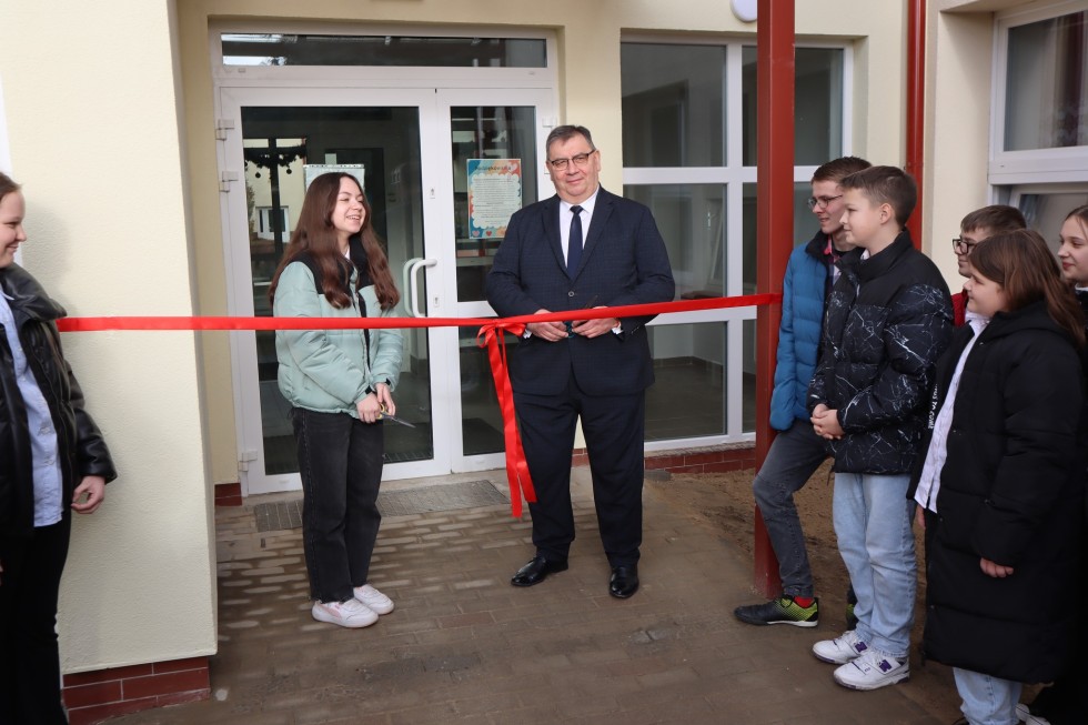 Stare Pole. Szkoła Podstawowa ma nowe wejście.