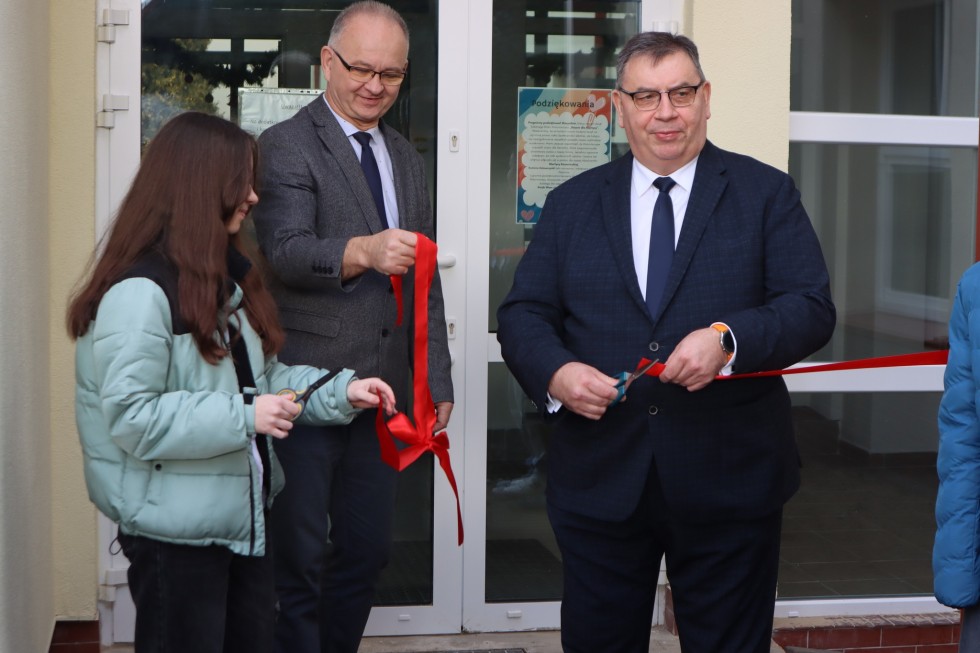 Stare Pole. Szkoła Podstawowa ma nowe wejście.