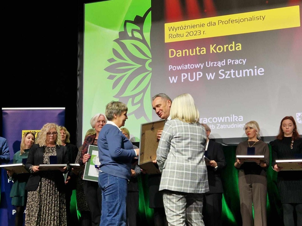 Powiat sztumski. Danuta Korda z Powiatowego Urzędu Pracy wyróżniona tytułem Profesjonalista Roku 2023.