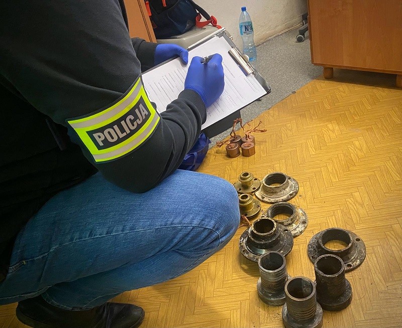Ukradł szczotki uziemiające z lokomotyw o wartości 14 tys. zł – grozi mu nawet do 7,5 roku więzienia.