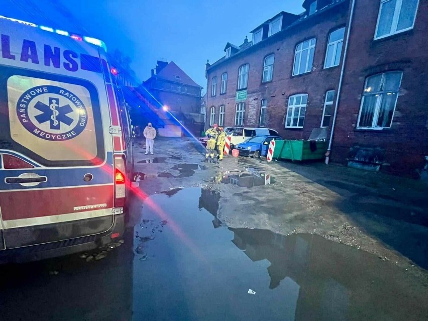 Pożar samochodu z mężczyzną w środku na ul. Poczty Gdańskiej – tygodniowy raport malborskich służb mundurowych.