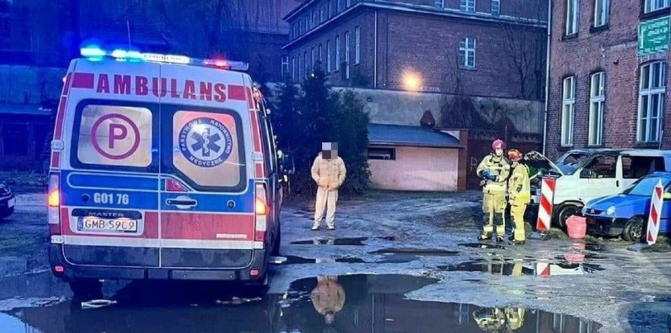 Pożar samochodu z mężczyzną w środku na ul. Poczty Gdańskiej – tygodniowy raport malborskich służb mundurowych.