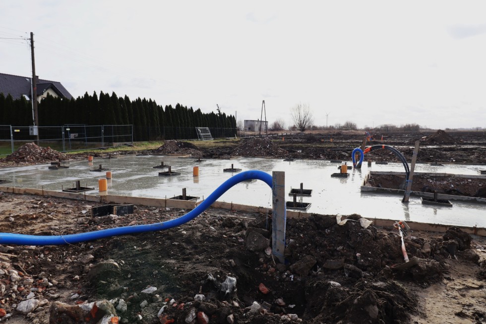 Nowe osiedle w Nowym Stawie – budowa postępuje! Wideo luty 2024